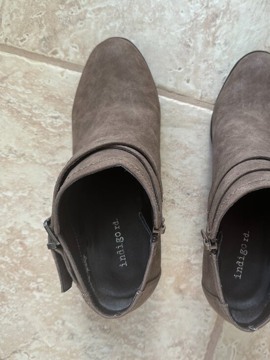 INDIGO RD. WOMEN'S TAUPE-BROWN BOOTIES:PREOWNED SIZE:9 - Picture 12 of 14